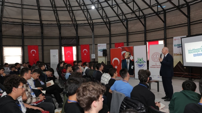 MAZİDEN ATİYE GENÇLİK KAMPINDA TRAKYA ÜNVERSİTESİ REKTÖRÜ MUSTAFA HATİPLER’ DEN İLK DERS